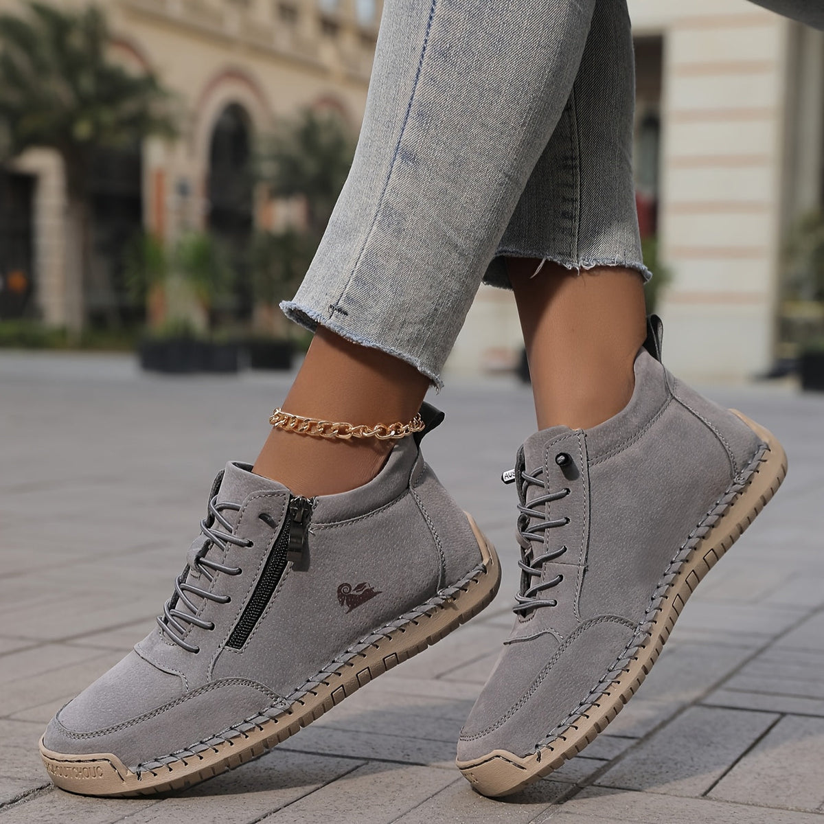 Hadyn | Women Wide Toe Box Cushioned Walking Shoes