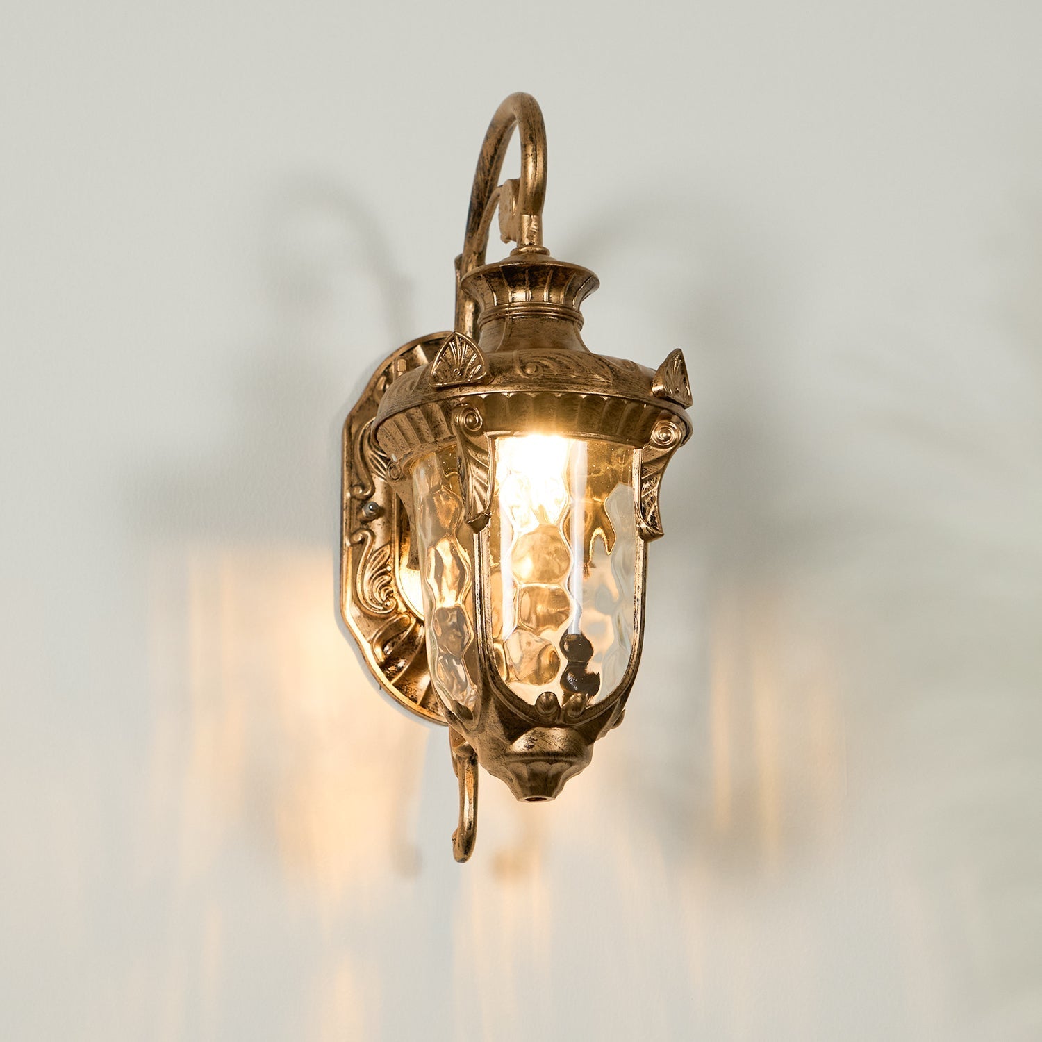 Heritage Outdoor Wall Lamp