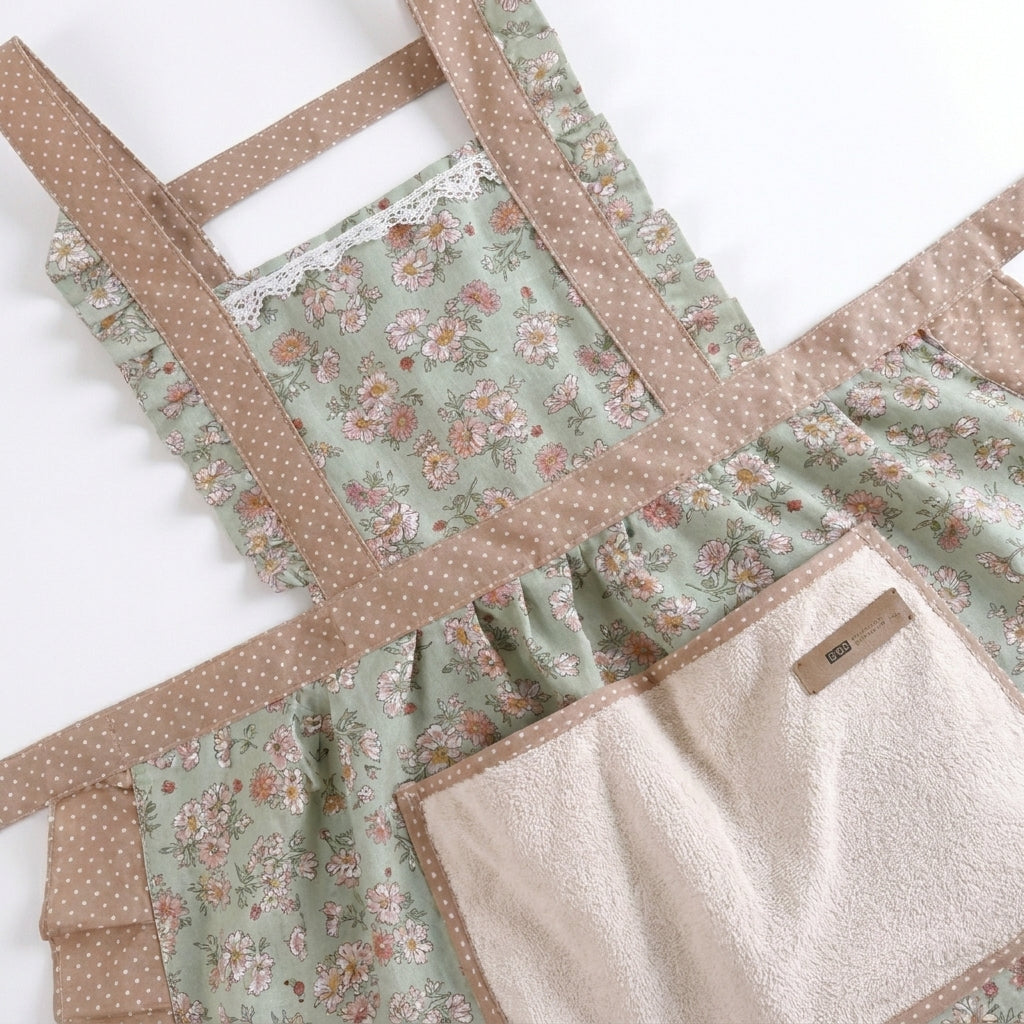 Kitchen Apron With Floral Pattern and Water-Repellent Surface